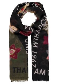 Longue écharpe rectangulaire avec motifs floraux et texte partiel en blanc sur fond vert foncé et noir, bords effilochés.