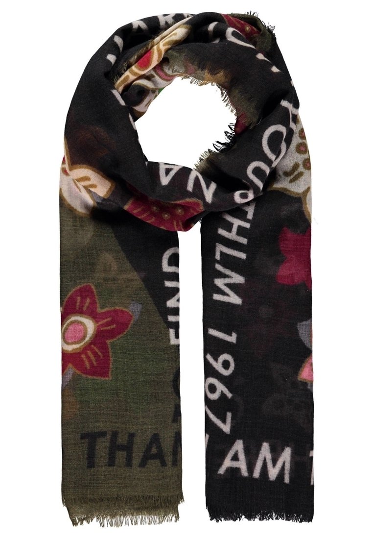 Longue écharpe rectangulaire avec motifs floraux et texte partiel en blanc sur fond vert foncé et noir, bords effilochés.