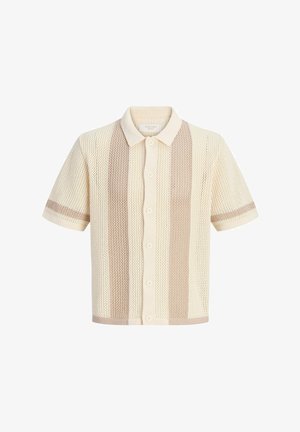 Chemise en tricot à manches courtes, boutonnée avec col, avec des rayures verticales beige et blanc cassé et un motif ajouré texturé.