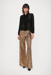 Alice + Olivia ATHENA złoty
