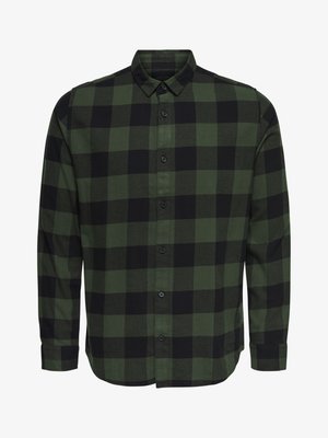 Rohelise ja musta ruuduline pika varrukaga triiksärk, klassikalise krae ja nööpidega mansettidega, valgel taustal.