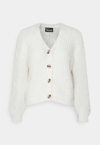 Vit stickad cardigan med V-ringning, långa ärmar och fyra bruna knappar fram. Texturerat tyg med en kortad nederkant.