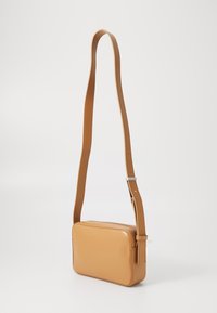 Calvin Klein LOGO CAMERA BAG - Borsa a tracolla - lion
