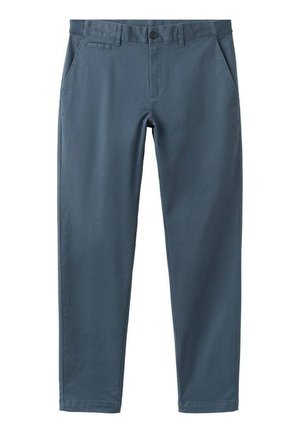 Pantalones de algodón azul oscuro con frente plano, trabillas para cinturón y bolsillos laterales. Textura suave, diseño de pierna cónica y un solo bolsillo trasero.