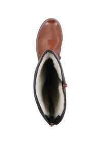 Botte en cuir marron avec une doublure en peluche beige, bout rond et tige gris foncé. Caractérisée par un petit accent de boucle sur le côté.