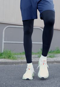 Altra EXPERIENCE - Scarpe da corsa su strada - white