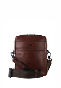 Borsa a tracolla in pelle marrone con una texture liscia, dotata di chiusura con zip, tracolla regolabile e un logo goffrato discreto sulla parte anteriore.