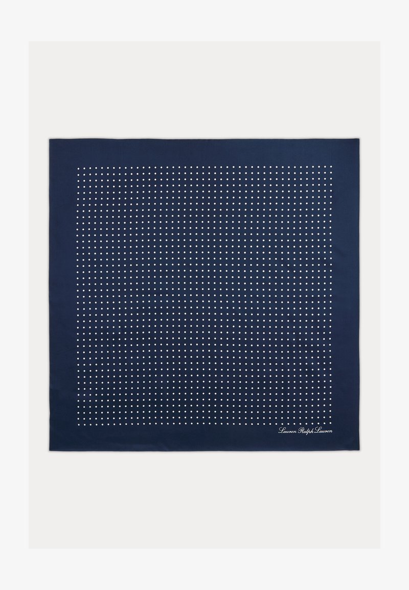 Marineblauwe vierkante sjaal met een wit klein polkadot patroon en de tekst "Lauren Ralph Lauren" in de rechter onderhoek.