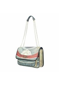 Borsa a più scomparti realizzata in tessuto testurizzato con un design a motivo in rosso, blu e beige. Presenta una tracolla a catena e un dettaglio con il logo.