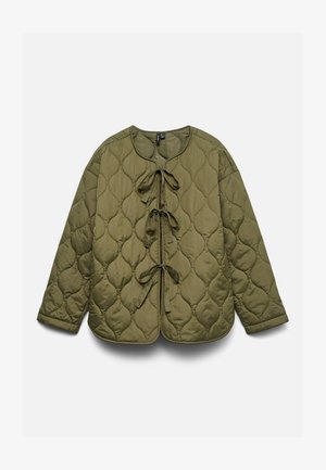 Oliiviroheline pitsiline jakk pikkade varrukatega ja kolme esiosa paelaga kinnitusega, ümar kaelusega ja teemantkujulise õmblusmustriga.