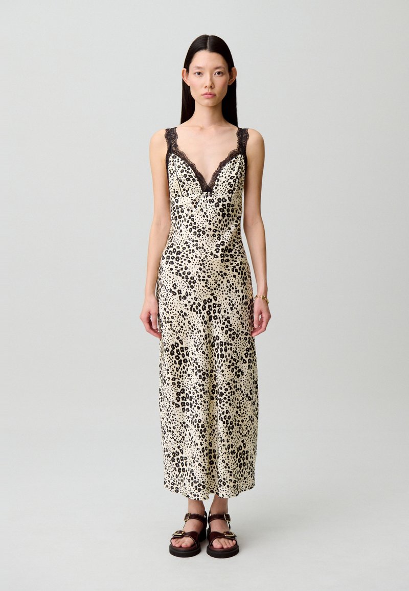 Vestido tipo slip con estampado de leopardo en crema y negro, con escote en V, detalles de encaje en las tiras y un ajuste slim que llega por debajo de las rodillas.