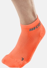 CEP COMPRESSION ULTRALIGHT LOW CUT - Sportsocken - coral