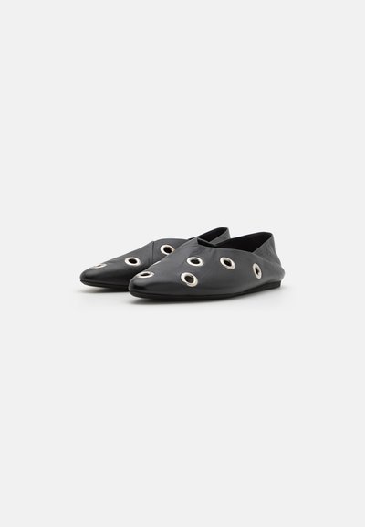 CLOSED BALLERINA - Ballerinaskor - black