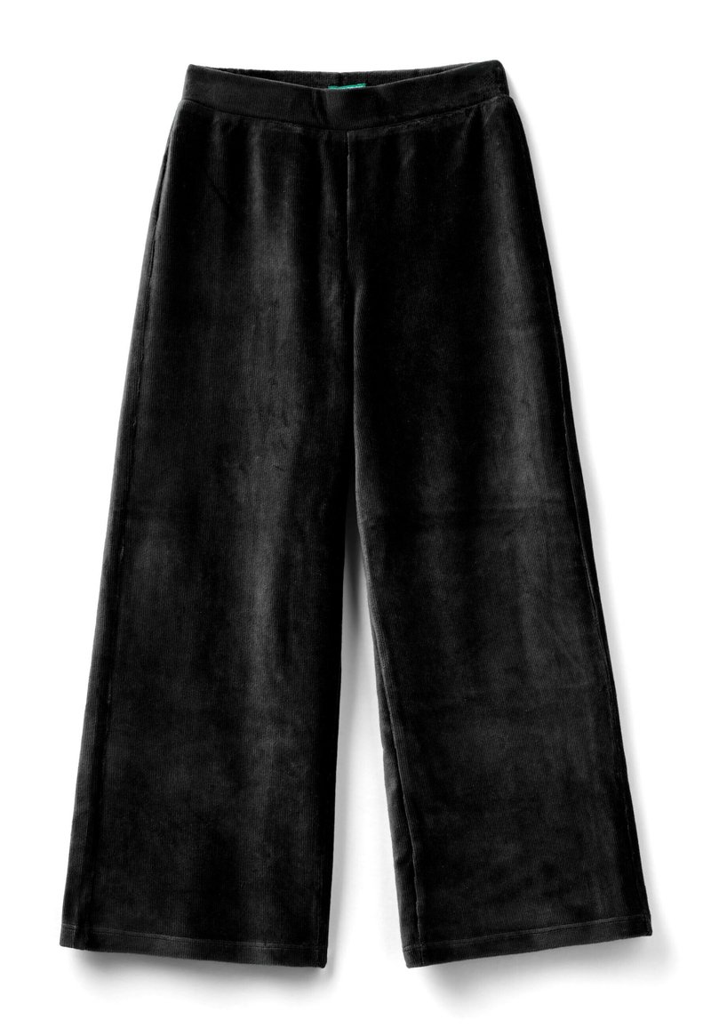 Černé široké kalhoty vyrobené z měkkého sametového materiálu, s hladkým povrchem, elastickým pasem a čistým, minimalistickým designem.