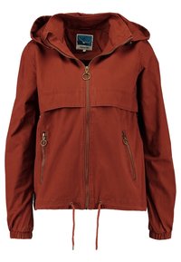 Chaqueta ligera roja con capucha, dos bolsillos con cremallera, dobladillo con cordón ajustable y puños elásticos. Tejido liso con un diseño sencillo.