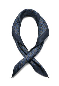 Navy Seidenschal mit einem geometrischen Blumenmuster in Blau und Gold, mit einer glatten Textur und spitzen Enden. In der Mitte gekreuzt.