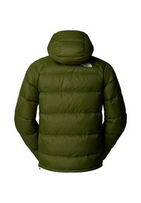 Grön puffjacka med huva, med ett quiltat mönster och synlig horisontell söm. Varumärkeslogotypen är placerad på övre delen av ryggen.