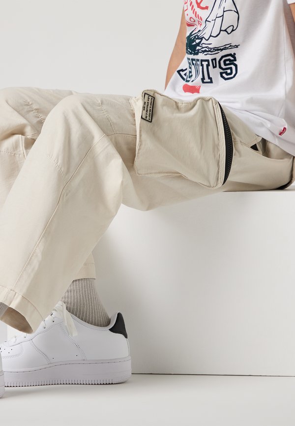 PARACHUTE PANTS - Cargo trousers - oatmeal4