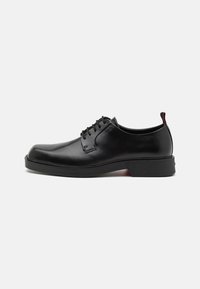 HUGO IKER DERB - Stringate - black