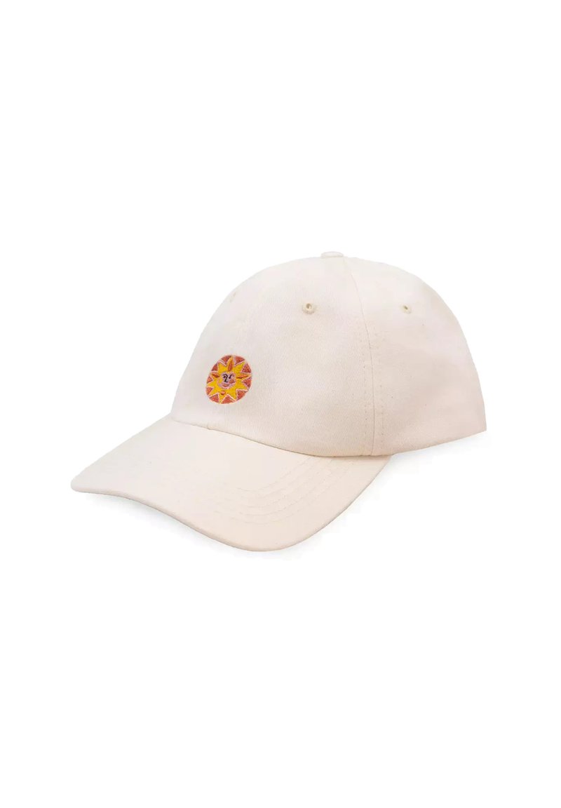 Czapka wykonana z jasnobeżowej bawełny. Z przodu znajduje się okrągły haftowany wzór słońca w żywych kolorach. Regulowany pasek z tyłu.