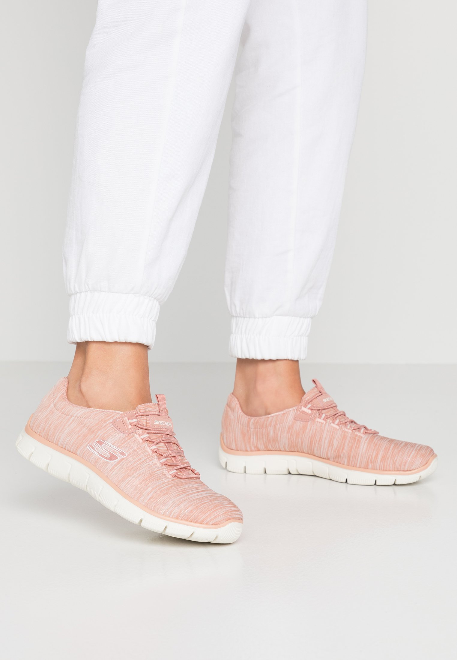 skechers relaxed fit rosas