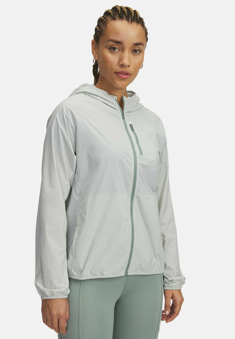 Lichte, gevoerde jas in lichtgrijs, met een ritssluiting aan de voorkant en een zak. Soepele stof met elastische boorden en een getailleerde zoom voor een goede pasvorm.