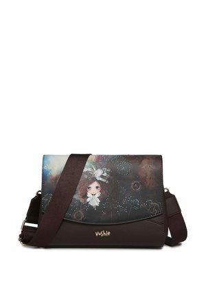 Dunkelbraune Umhängetasche mit bedruckter Klappe, die eine Mädchenillustration, florale Designs und goldene Beschläge zeigt. Verstellbarer Riemen inklusive.