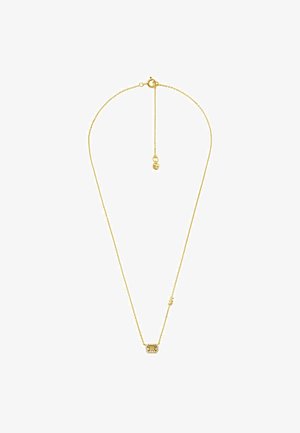 Guldfarvet kædedyse med et rektangulært vedhæng og en klar stenaccent, designet med subtil tekstur og delikate led.