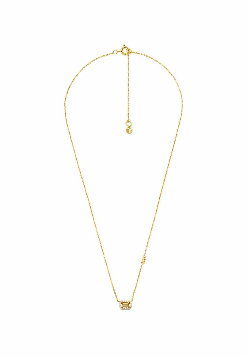 Collar de cadena color dorado con un colgante rectangular que presenta un acento de piedra clara, diseñado con una textura sutil y delicados eslabones.