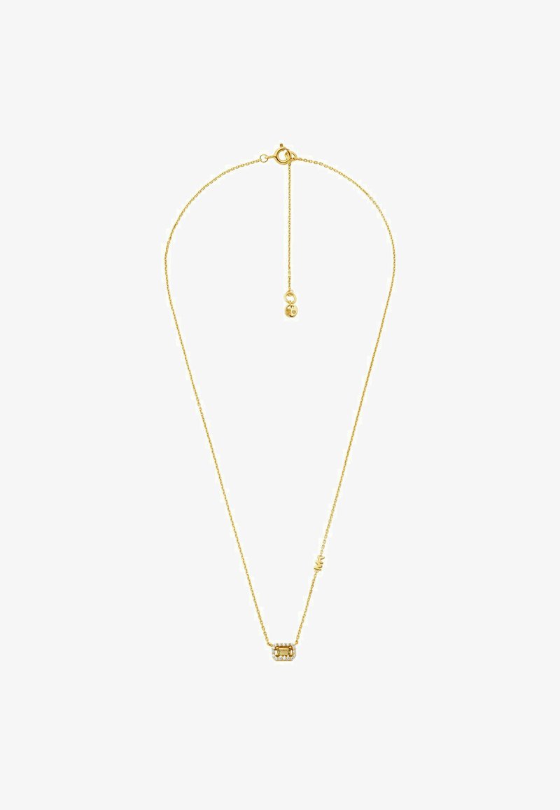 Collar de cadena color dorado con un colgante rectangular que presenta un acento de piedra clara, diseñado con una textura sutil y delicados eslabones.