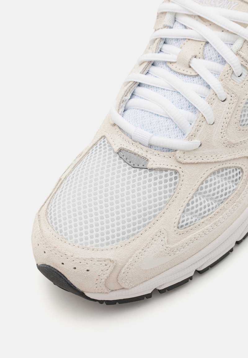 NEW SAUCONY unisex grid jazz 9 shoes in white/off white Buy Saucony Grid Jazz 9  main image 4