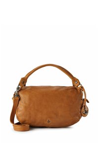 Leren handtas in warm tan, met een gebogen bovenhandvat, verstelbare schouderband en een decoratieve ankerhanger. Gladde textuur, compacte vorm.