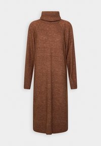 Robe en maille marron avec un col montant, des manches longues, une coupe décontractée et des détails côtelés à l'ourlet et aux poignets.