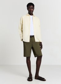 Calliope CENTRALE - Shorts - verde militare