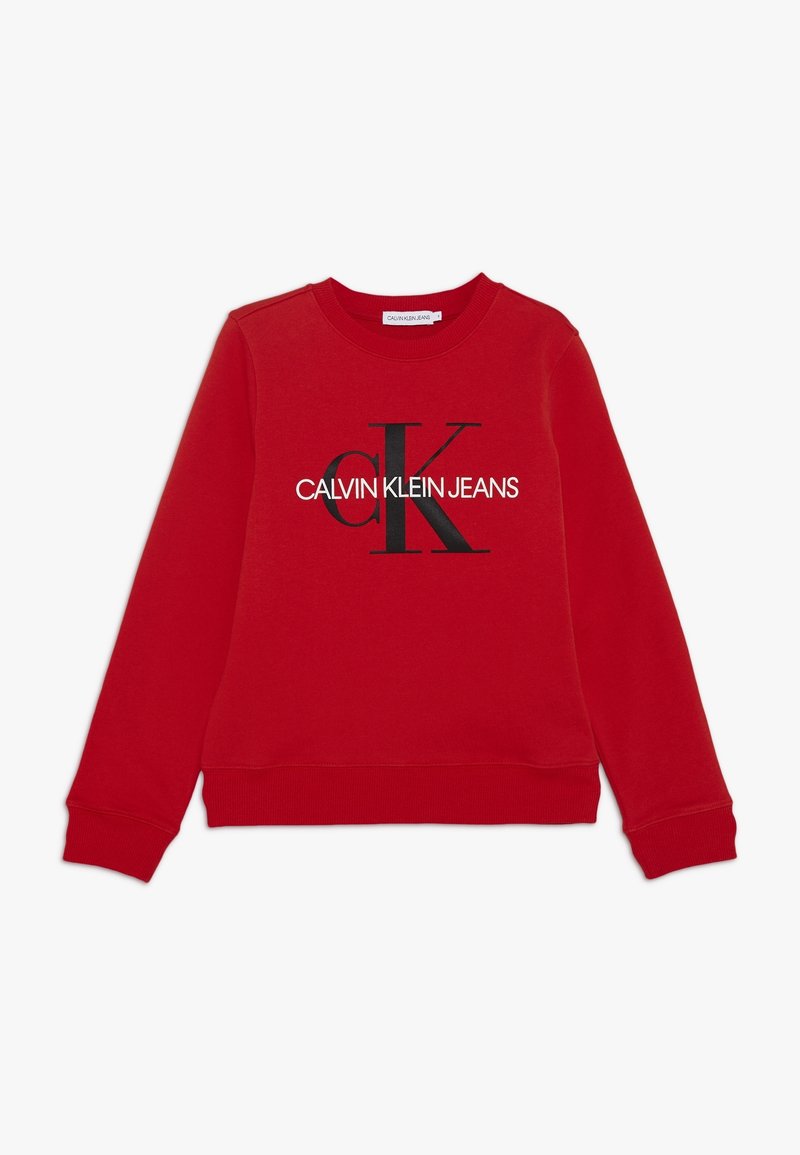 Sweat-shirt rouge à manches longues avec col rond, arborant le logo "CALVIN KLEIN JEANS" en noir et blanc centré sur la poitrine.