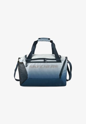 Bolsa de deporte en degradado azul con panel lateral de malla. Cuenta con asas dobles, correa ajustable y bolsillo frontal con cremallera. Logo colocado de manera prominente.