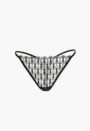 Melns mežģīņu biksīšu siksniņš ar sirds formas ziedu rakstiem un plānām sānu siksnām, attēlots uz balta fona.