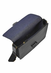 Schwarze Ledermessenger-Tasche mit einem Innenfutter aus marineblauem Stoff. Verfügt über einen Reißverschluss, einen verstellbaren Trageriemen und eine glatte Textur.