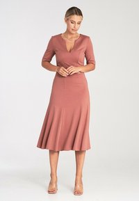 Niewybrane, light brown