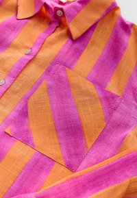 Neselectat, pink orange stripe