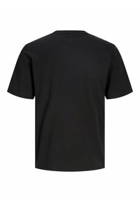 Απλό μαύρο βαμβακερό T-shirt με κοντά μανίκια, εμφανιζόμενο από πίσω, με στρογγυλή λαιμόκοψη και κανονική εφαρμογή.