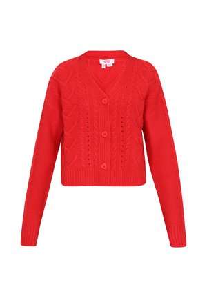 Roter gestrickter Cardigan mit V-Ausschnitt, langen Ärmeln und Zopfmuster. Er hat drei leuchtend rote Knöpfe und ein verkürztes Design.