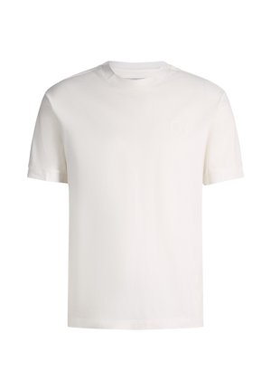 Schlichtes weißes T-Shirt mit kurzen Ärmeln und Rundhalsausschnitt, mit einem dezenten, geprägten Logo auf der linken Brust, vor weißem Hintergrund präsentiert.