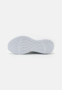 Nike Performance JOURNEY RUN - Scarpe da corsa su strada - white/pure platinum/metallic silver