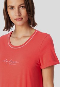 Schiesser KURZARM ESSENTIALS - Noční košile - rot