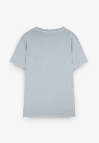 Lyseblå bomulds T-shirt med korte ærmer, rund halsudskæring og en glat tekstur. Har et enkelt design uden mønstre eller accenter.