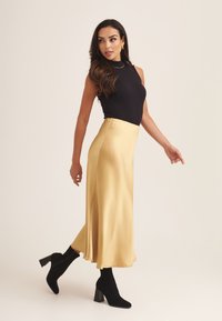 GINI LONDON BIAS CUT MIDI  - A-line skirt - sandy gold
