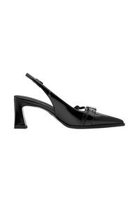 Chaussure slingback en cuir verni noir avec bout pointu, talon bloc et bride décorative avec boucle à l'avant.