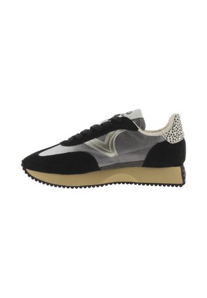 Trainers - black