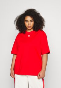 adidas Originals TEE - Paprasti marškinėliai - vivid red